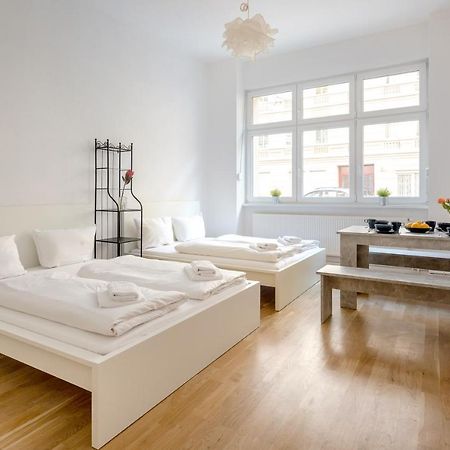 Newton-Appartement Mit 3 Schlafzimmern เบอร์ลิน ภายนอก รูปภาพ