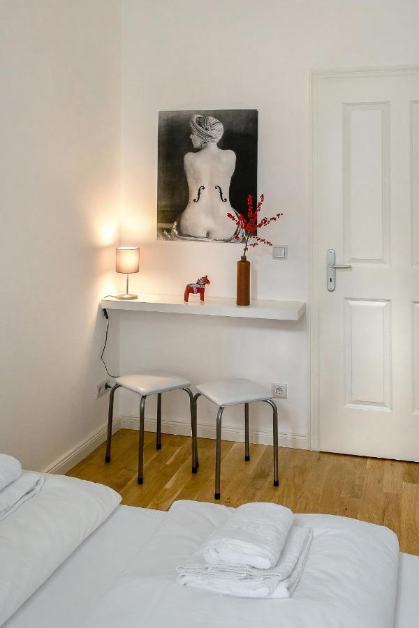 Newton-Appartement Mit 3 Schlafzimmern เบอร์ลิน ภายนอก รูปภาพ