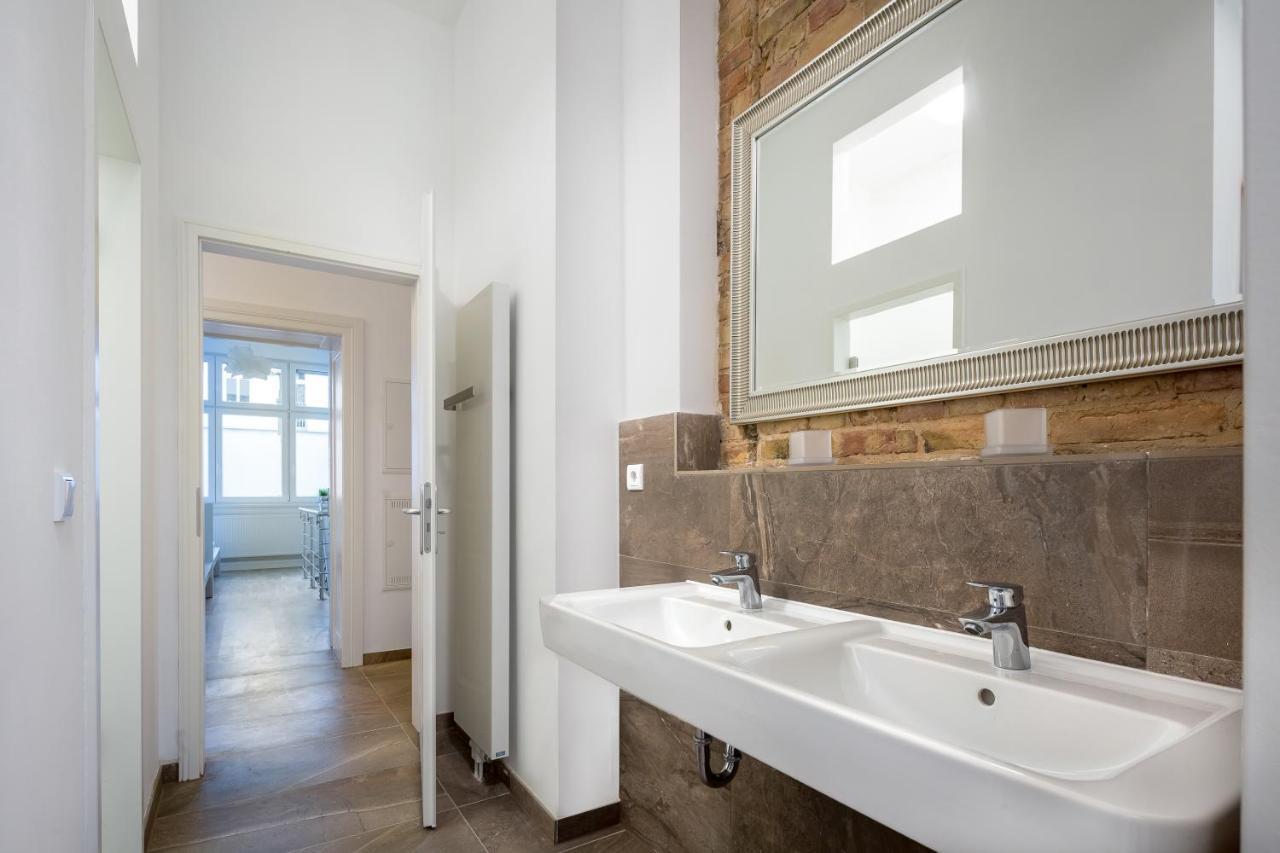 Newton-Appartement Mit 3 Schlafzimmern เบอร์ลิน ภายนอก รูปภาพ