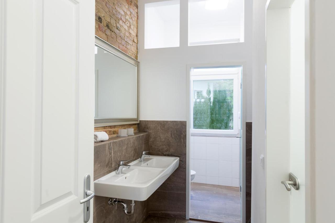Newton-Appartement Mit 3 Schlafzimmern เบอร์ลิน ภายนอก รูปภาพ