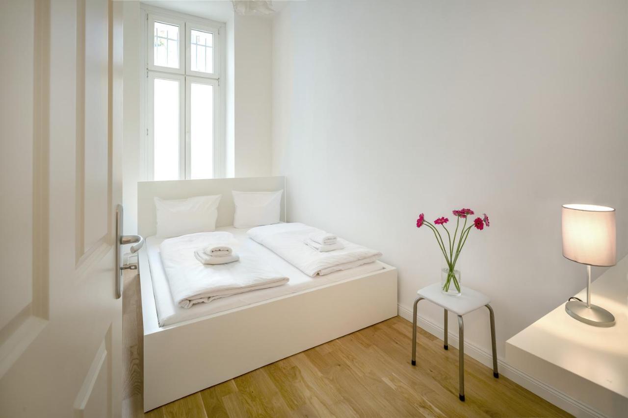 Newton-Appartement Mit 3 Schlafzimmern เบอร์ลิน ภายนอก รูปภาพ