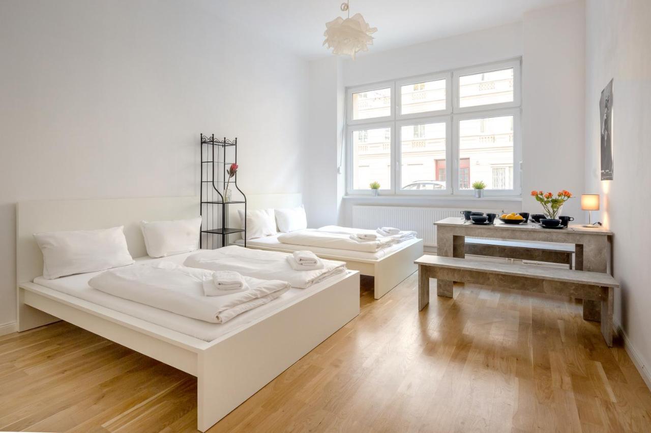 Newton-Appartement Mit 3 Schlafzimmern เบอร์ลิน ภายนอก รูปภาพ