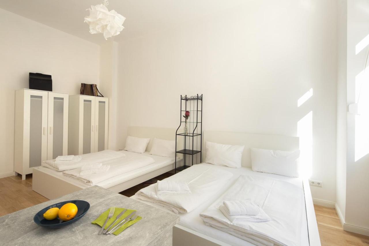 Newton-Appartement Mit 3 Schlafzimmern เบอร์ลิน ภายนอก รูปภาพ