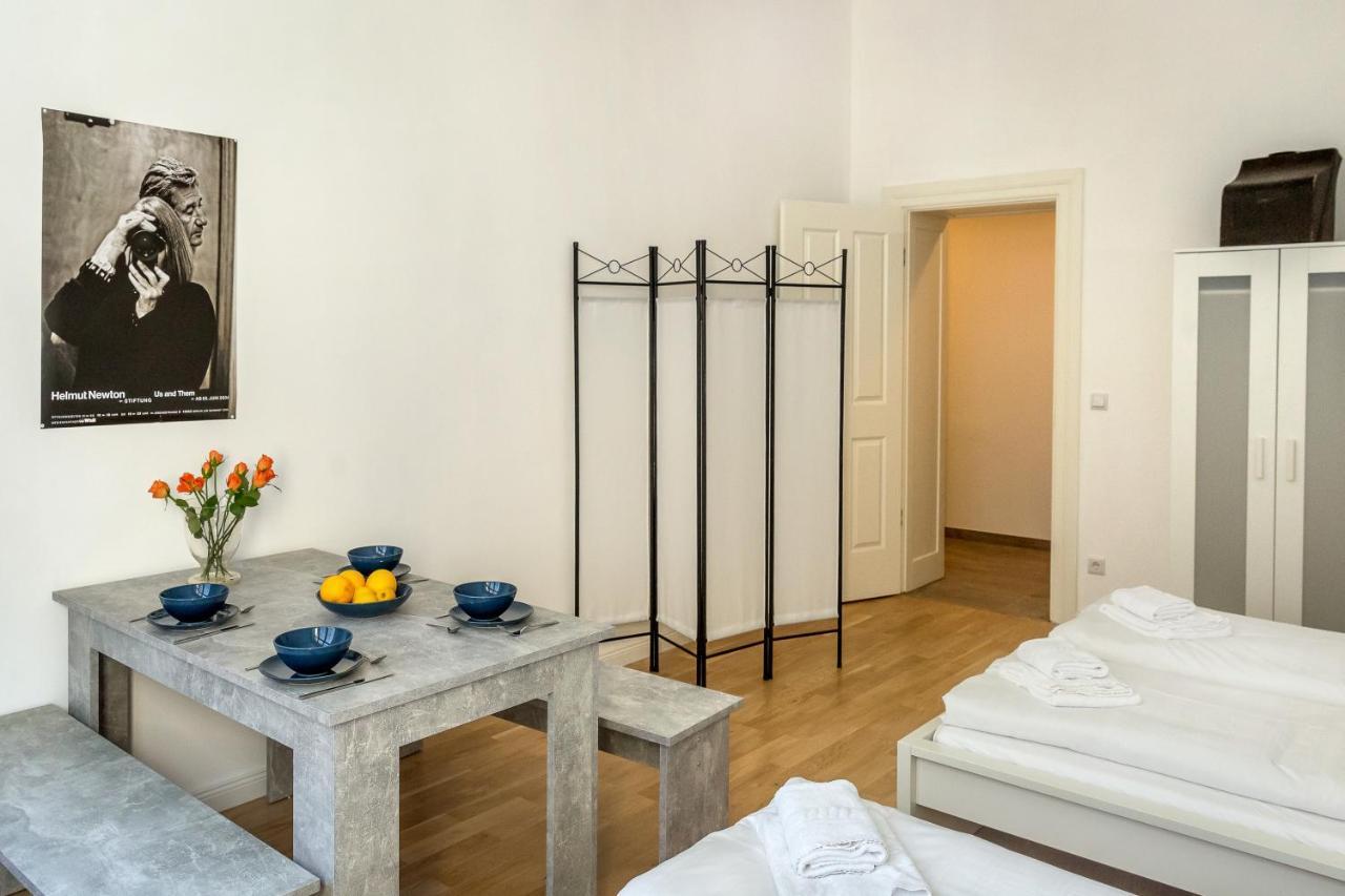 Newton-Appartement Mit 3 Schlafzimmern เบอร์ลิน ภายนอก รูปภาพ